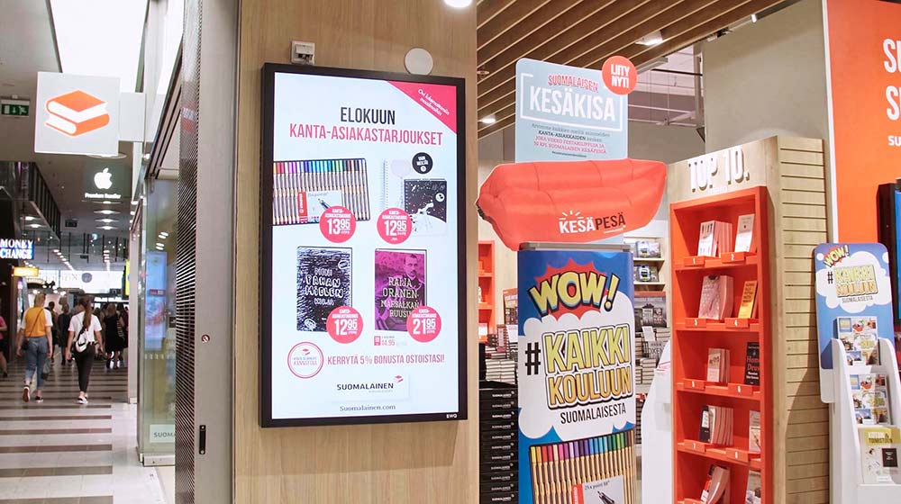 Suomalaisen Kirjakaupan digitaaliset näytöt.